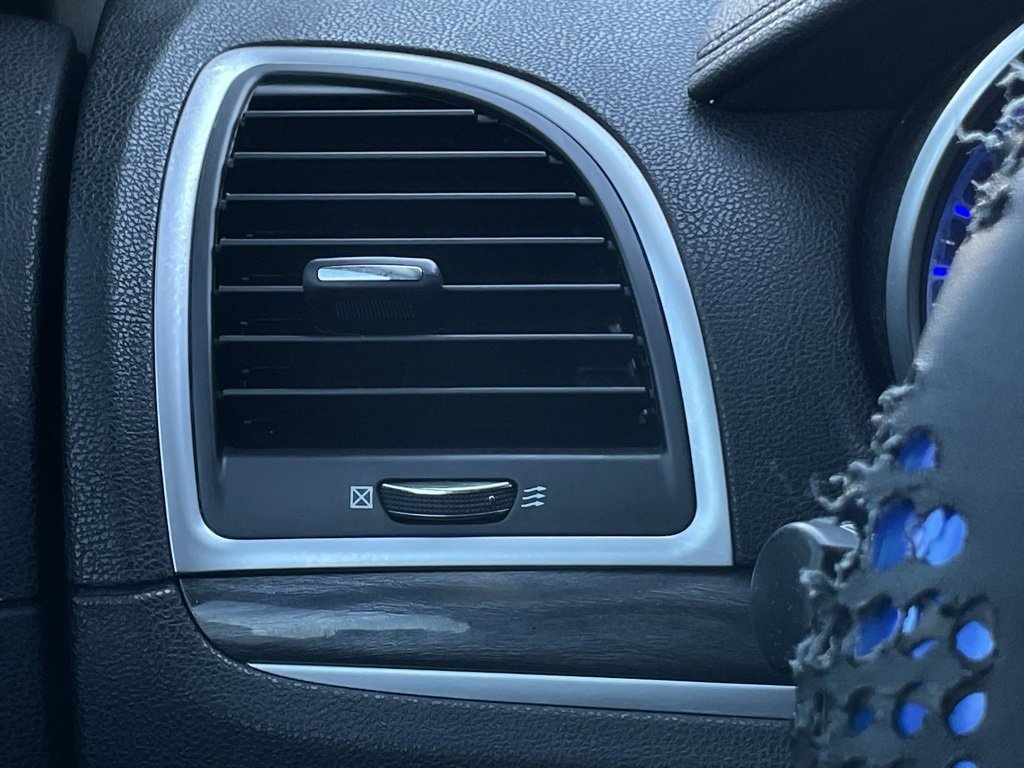 Used 2022 Chrysler 300 Touring w/ Sport Appearance Package image 16