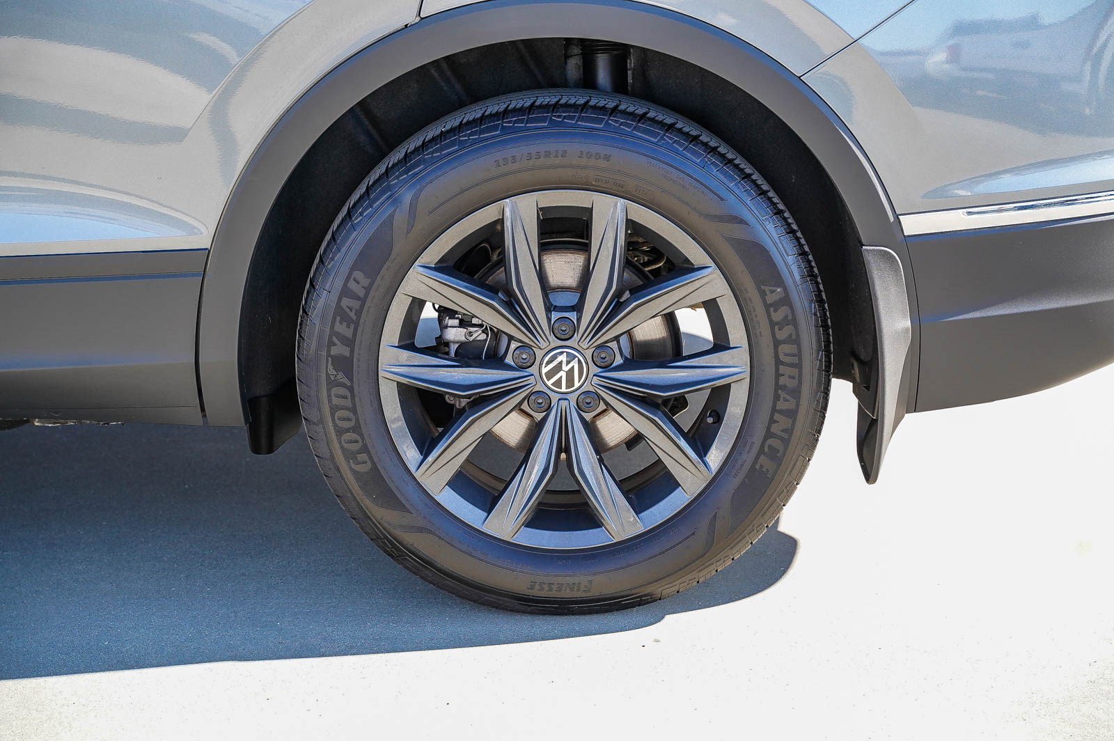 Used 2024 Volkswagen Tiguan SE image 6