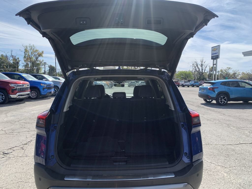 Used 2023 Nissan Rogue SL w/ SL Premium Package image 11