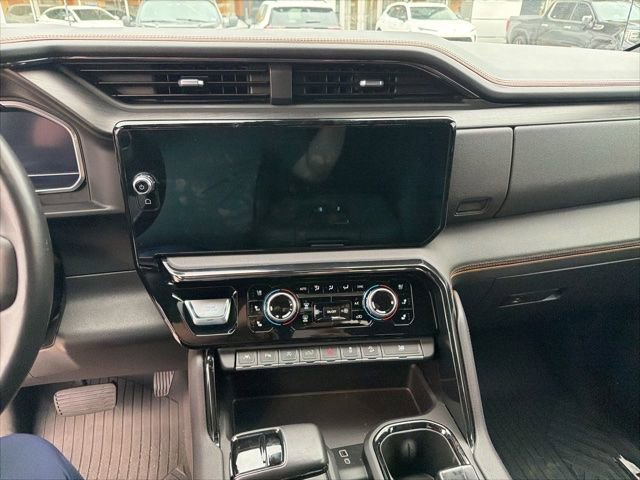 Used 2022 GMC Sierra 1500 AT4 w/ AT4 Premium Package AWD/4WD image 8