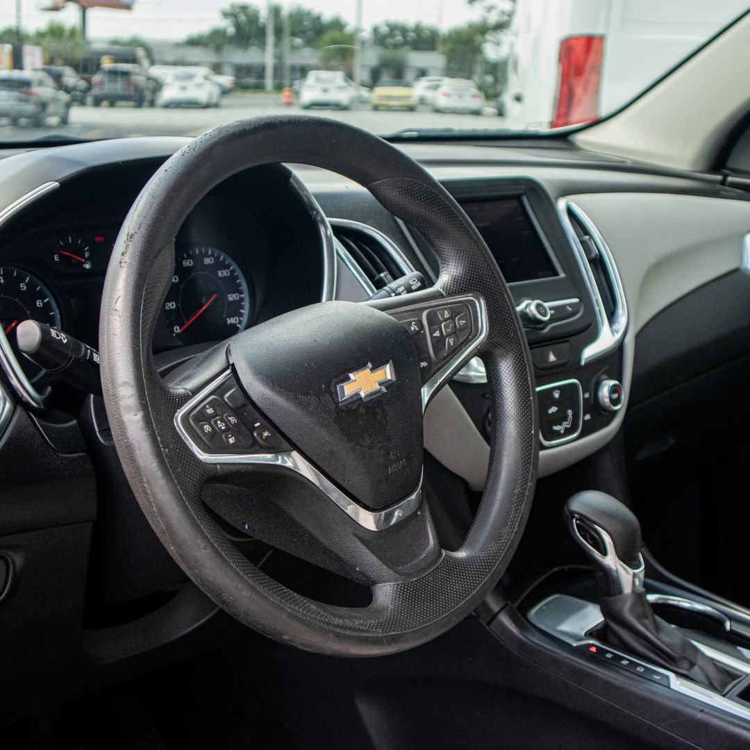 Used 2020 Chevrolet Equinox LS FWD image 34