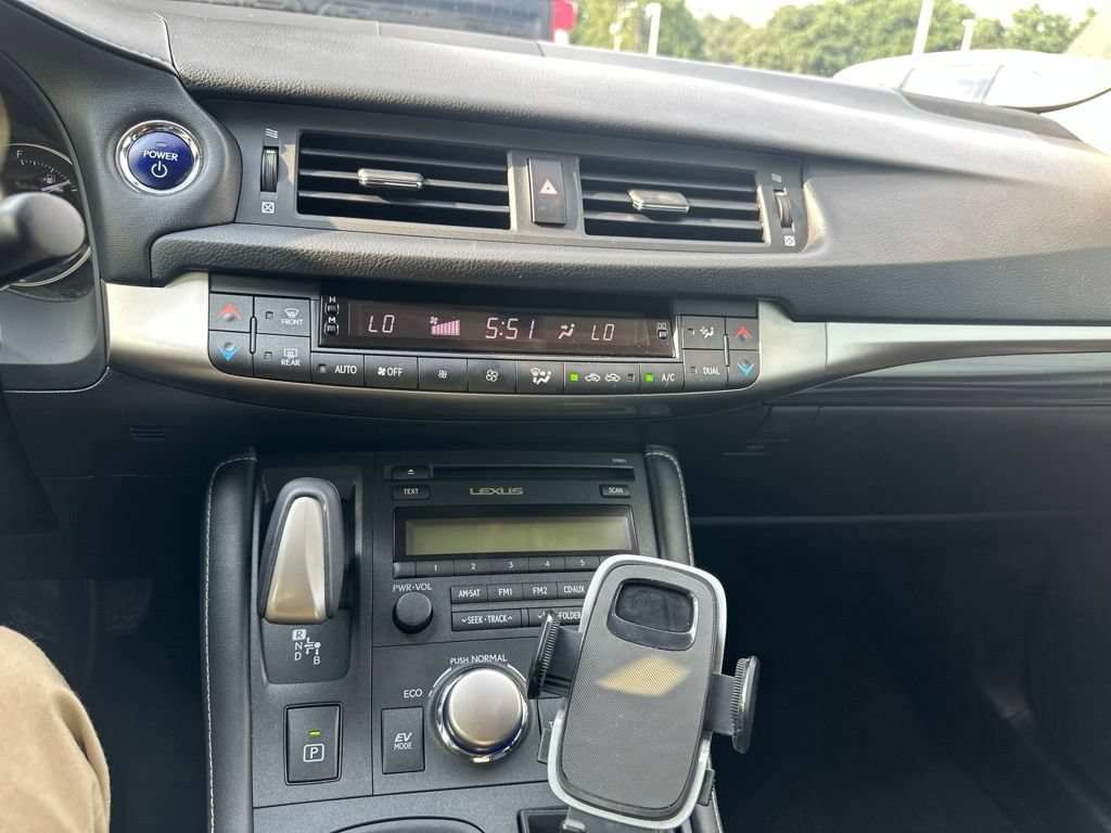 Used 2017 Lexus CT 200h w/ Accessory Package 2 FWD image 4