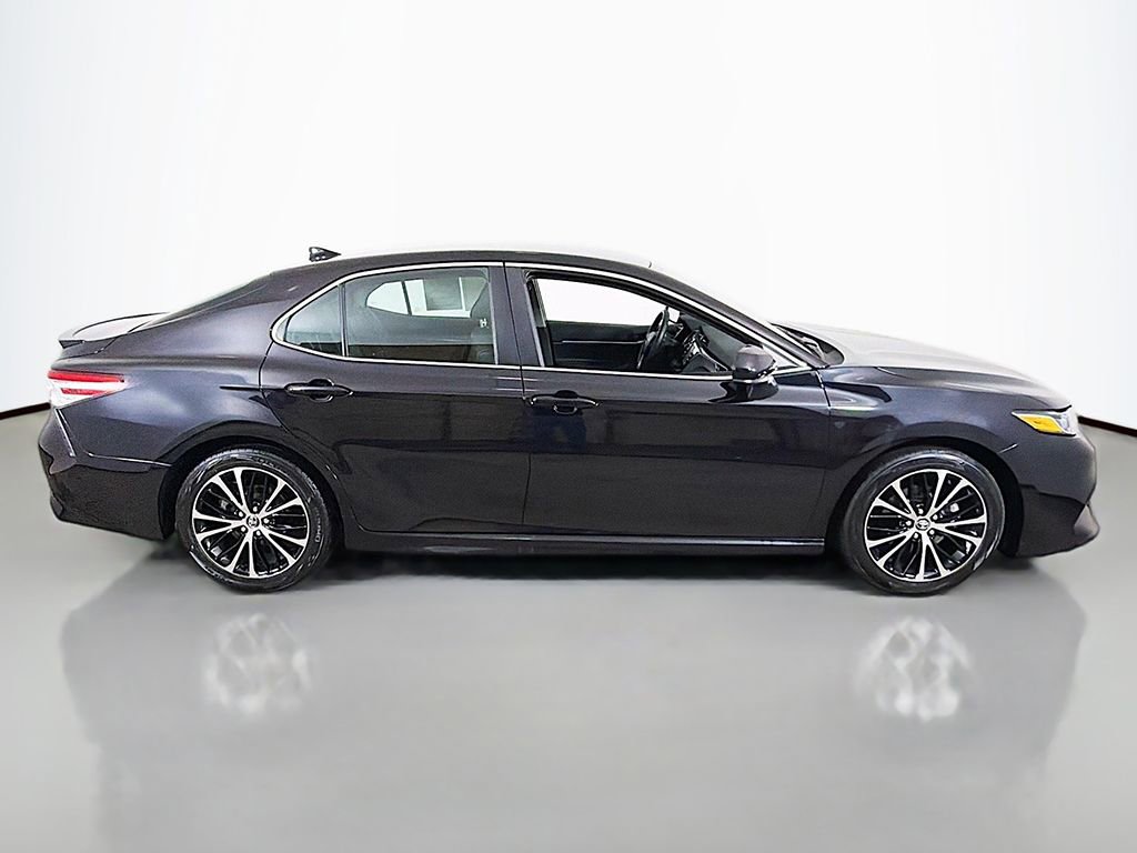 Used 2020 Toyota Camry SE image 11
