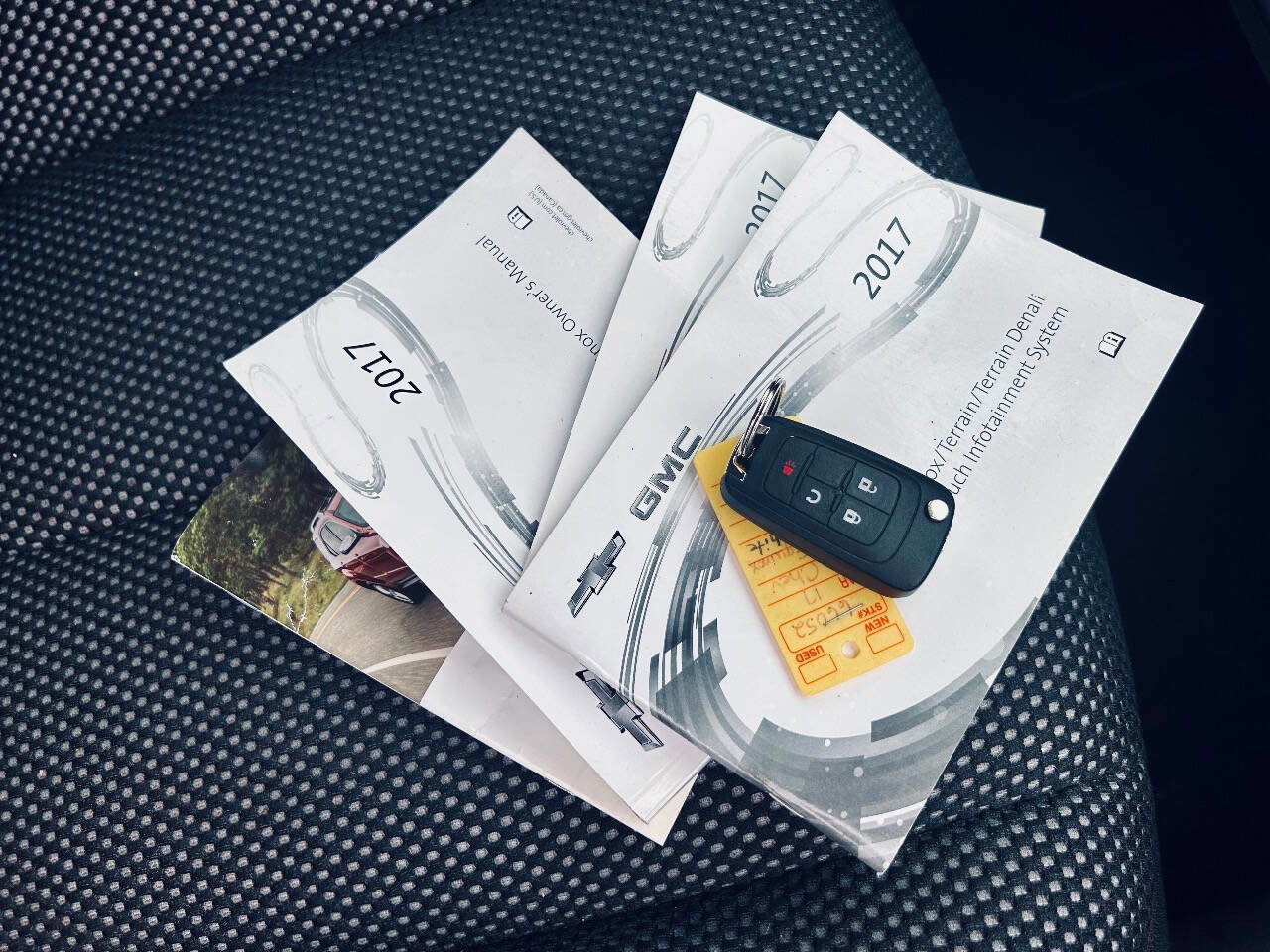 Used 2017 Chevrolet Equinox LT w/ Convenience Package image 40