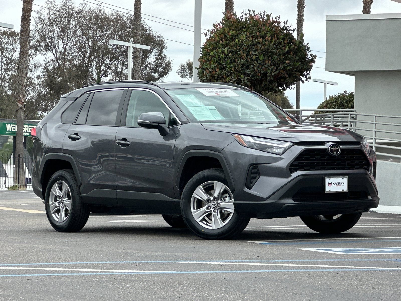 Used 2025 Toyota RAV4 XLE FWD image 8