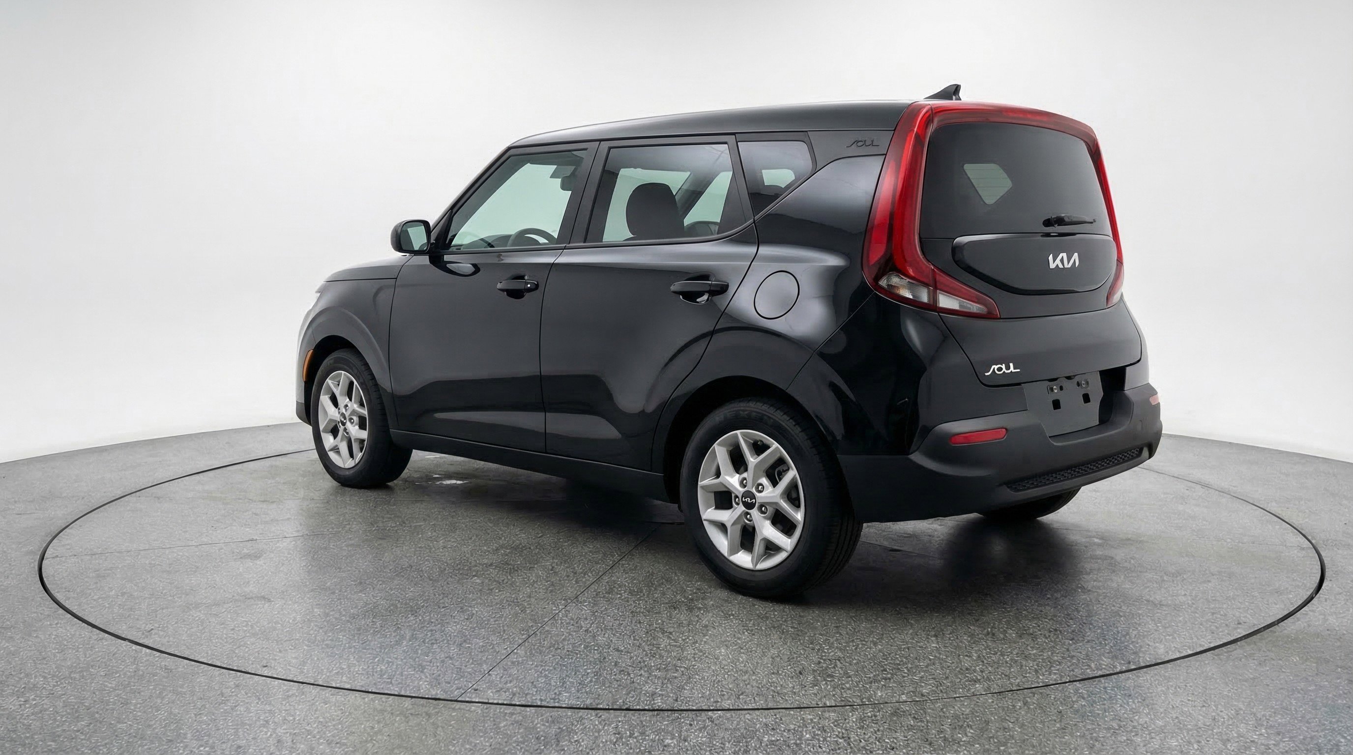 Used 2025 Kia Soul LX w/ LX Technology Package FWD image 6