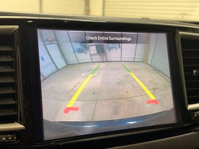 Used 2021 Chrysler Pacifica Touring-L FWD image 16