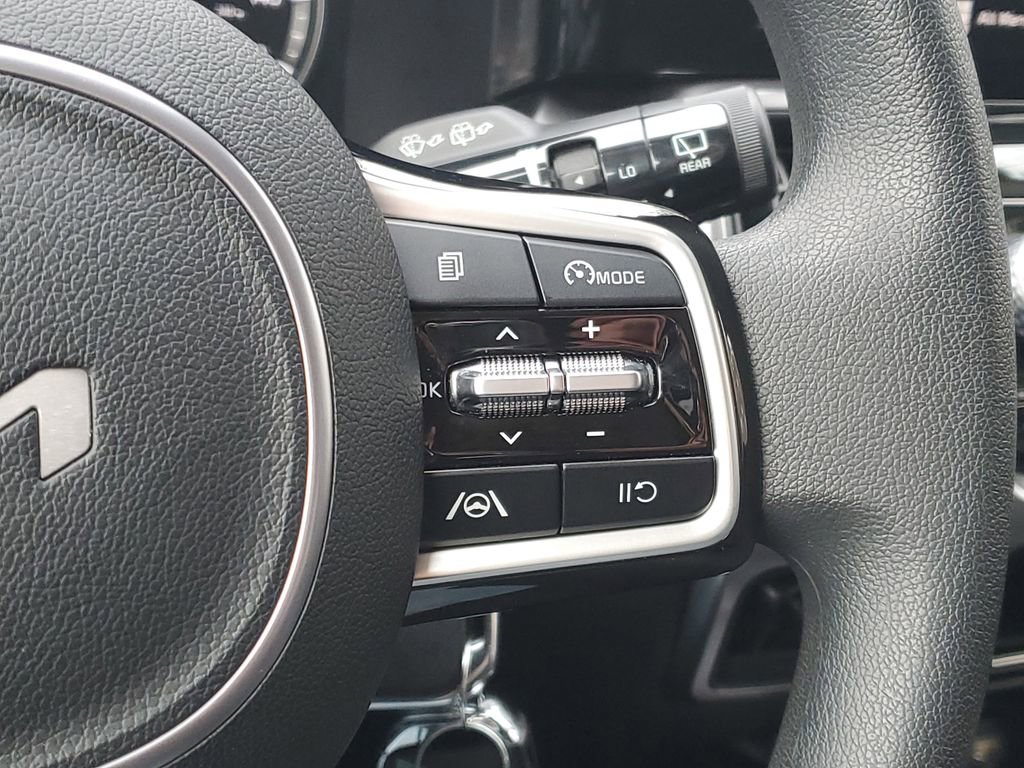 Used 2023 Kia Sorento LX image 14