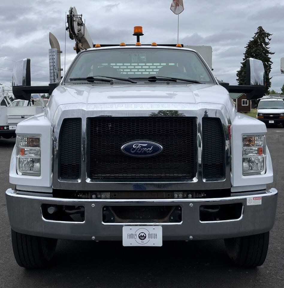 Used 2017 Ford F750 2WD Regular Cab Super Duty image 3