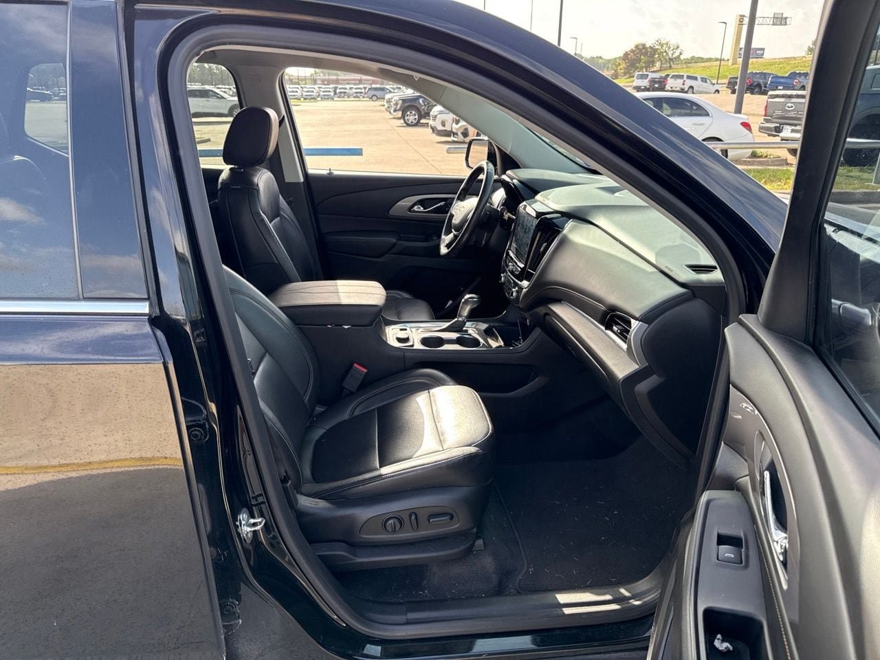 Used 2019 Chevrolet Traverse LT FWD image 14