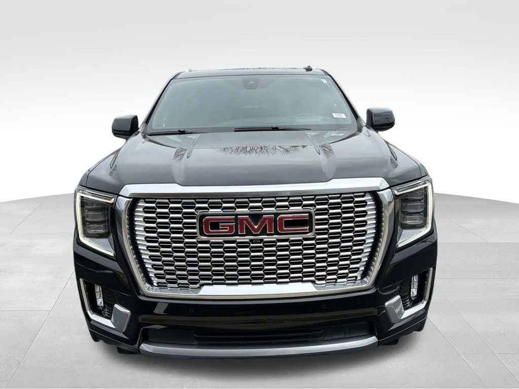 Used 2021 GMC Yukon XL Denali w/ Denali Premium Package image 8