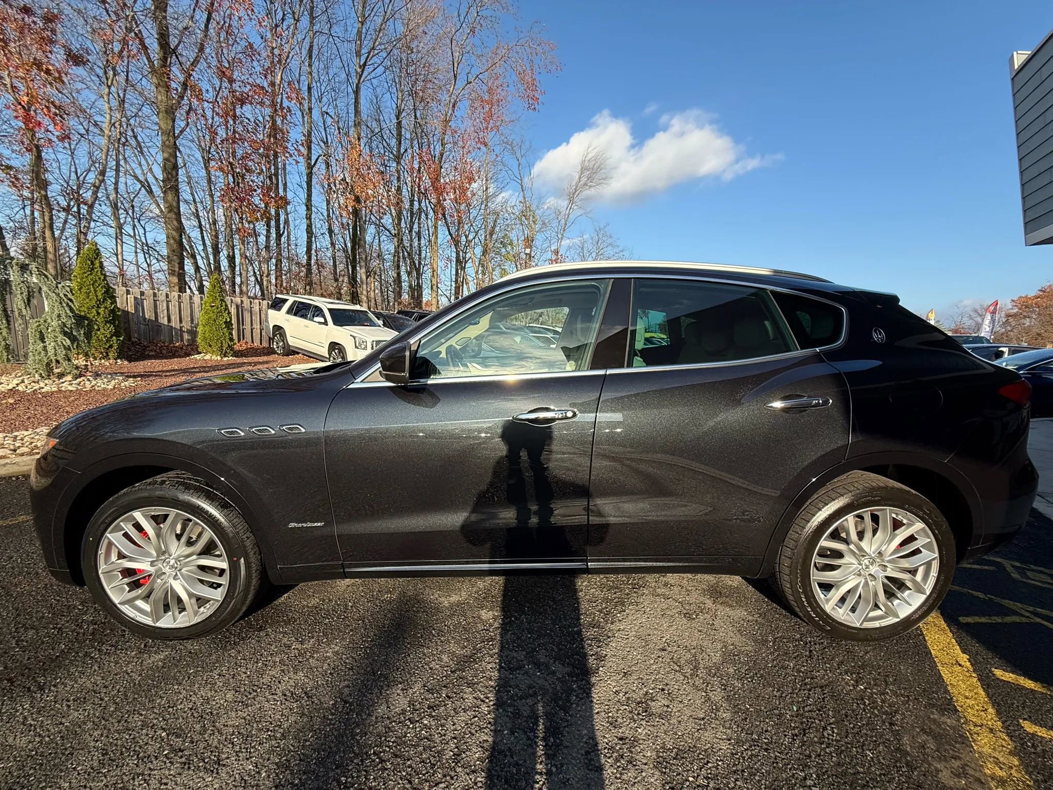 Used 2019 Maserati Levante GranLusso image 3