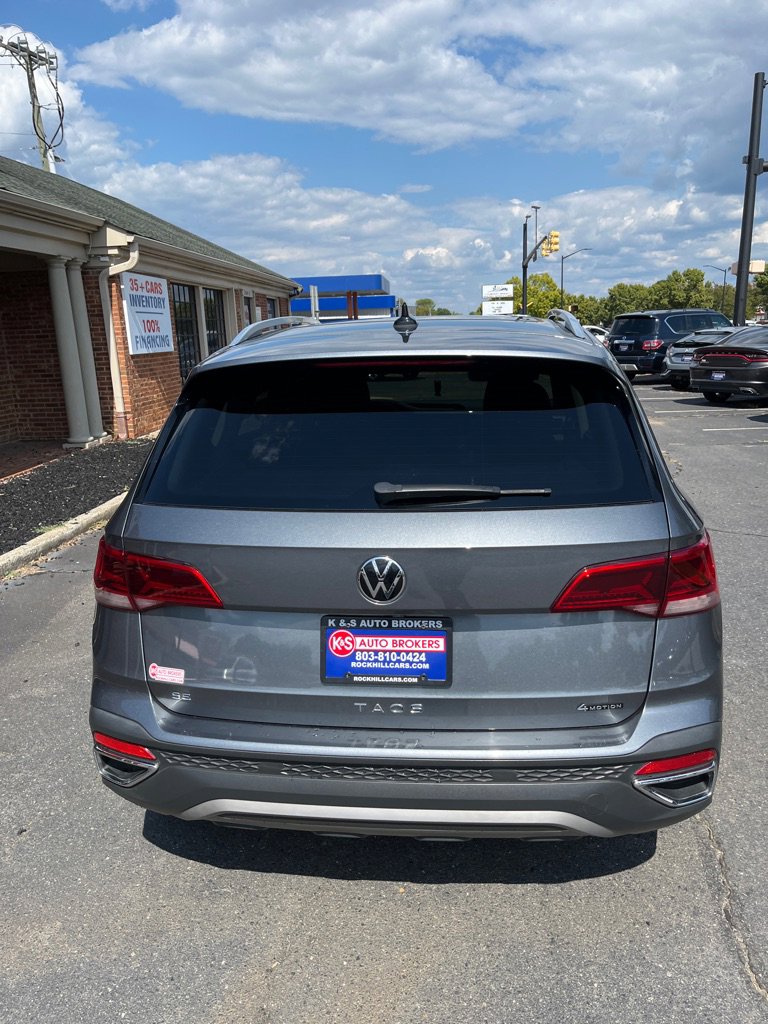Used 2022 Volkswagen Taos SE w/ Panoramic Sunroof Package image 4