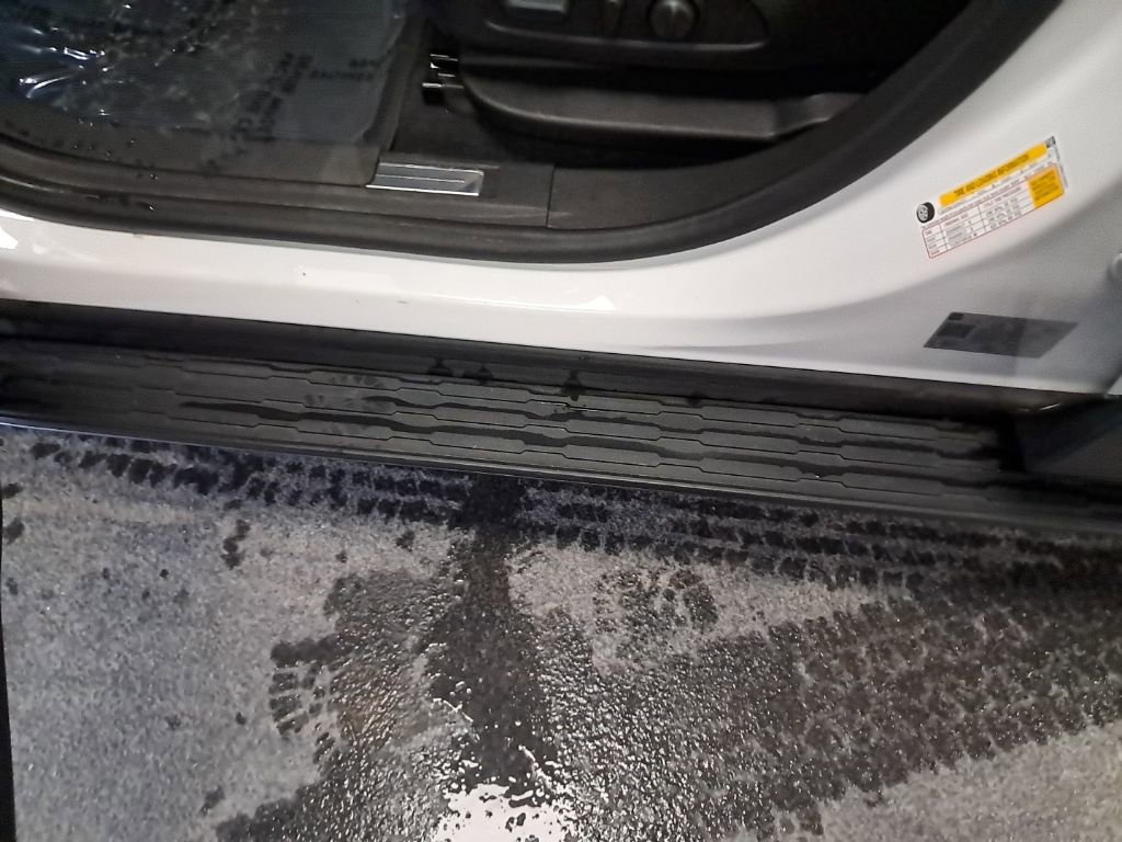 Used 2022 GMC Acadia AT4 w/ Technology Package image 19