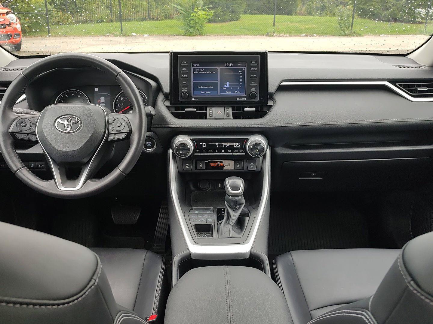 Used 2022 Toyota RAV4 XLE Premium AWD/4WD image 19