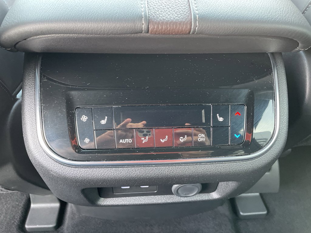 Certified 2025 Nissan Armada Platinum Reserve image 21