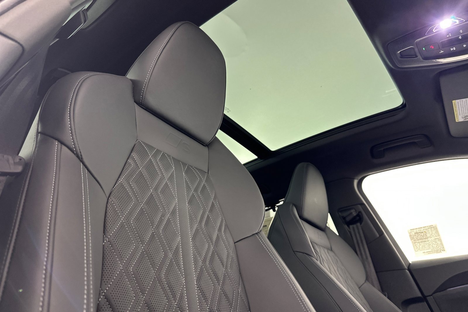 New 2025 Audi SQ5 Prestige image 16