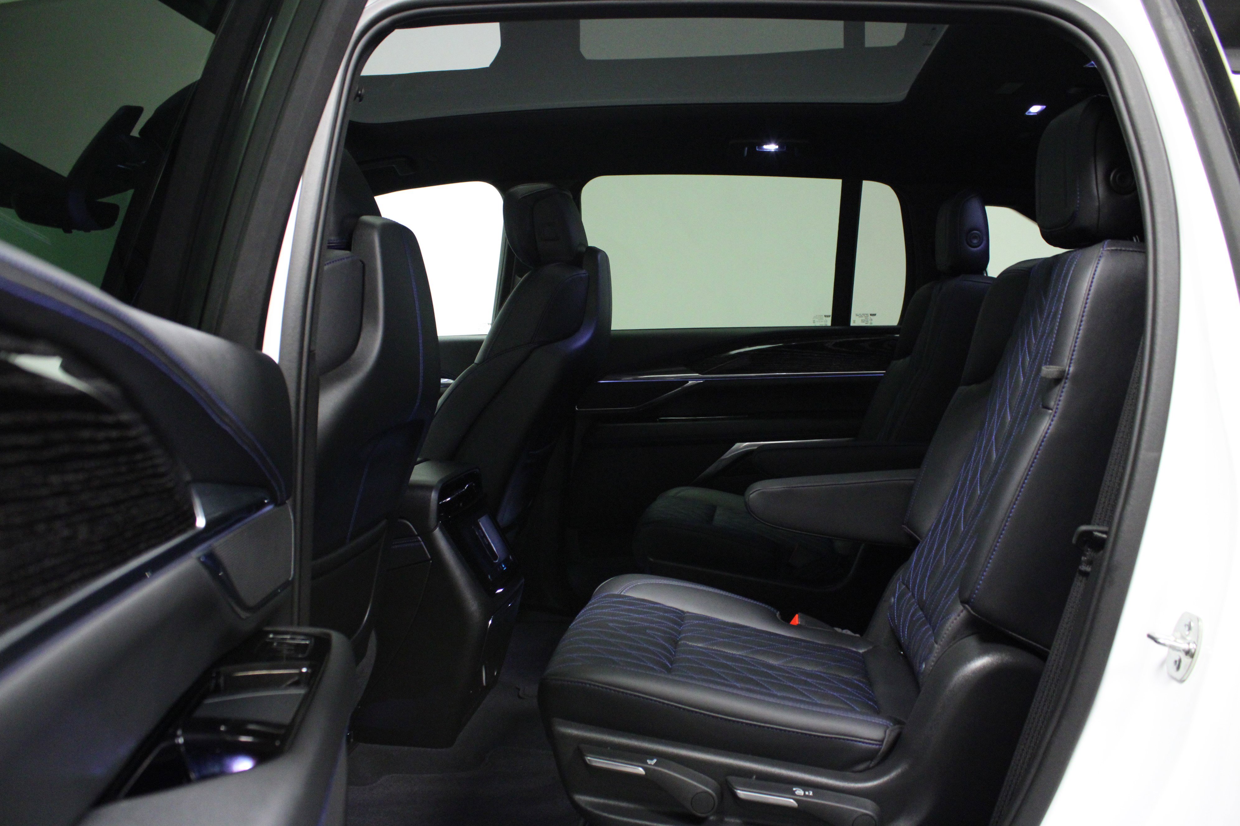 Used 2025 Cadillac Escalade IQ Luxury 1 AWD/4WD image 13