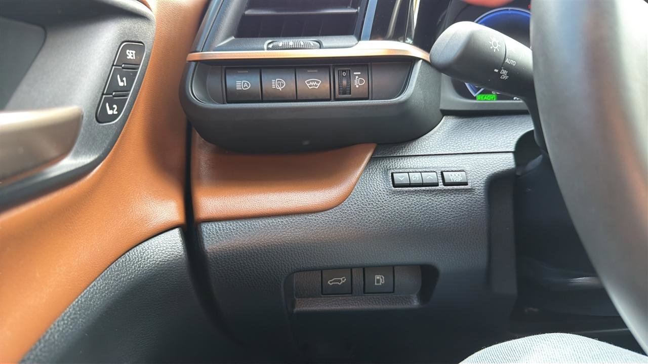 Used 2025 Toyota Crown Signia AWD/4WD image 34