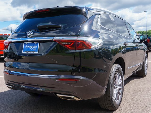 Used 2023 Buick Enclave Essence image 6