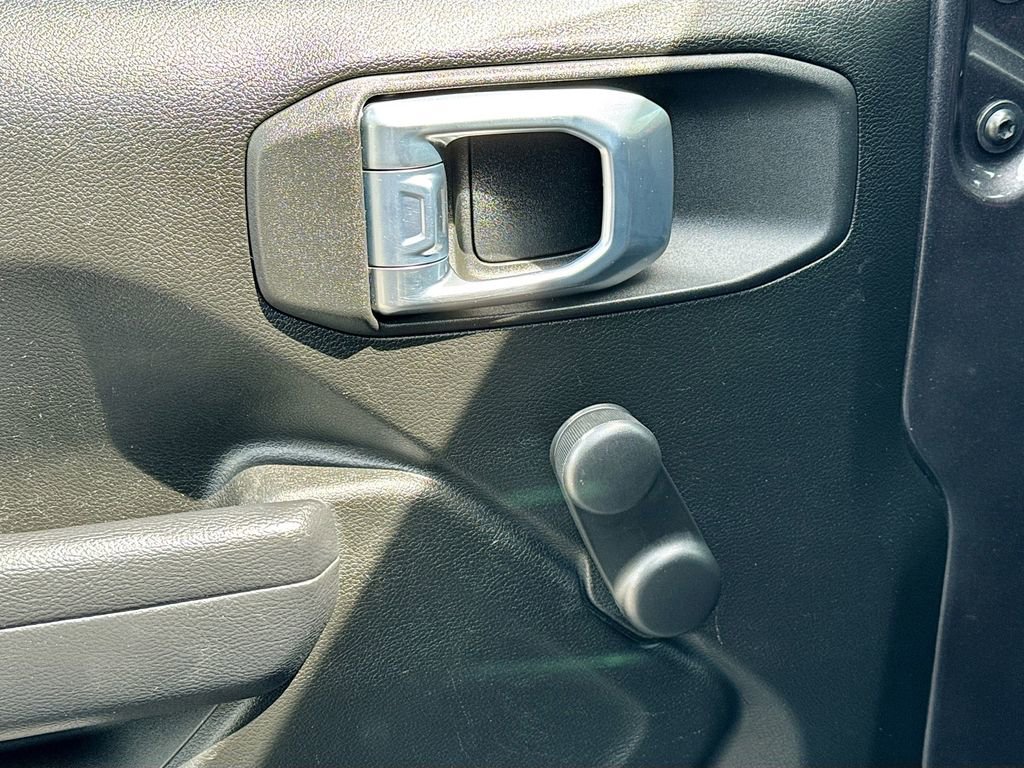 Used 2022 Jeep Gladiator Sport image 18