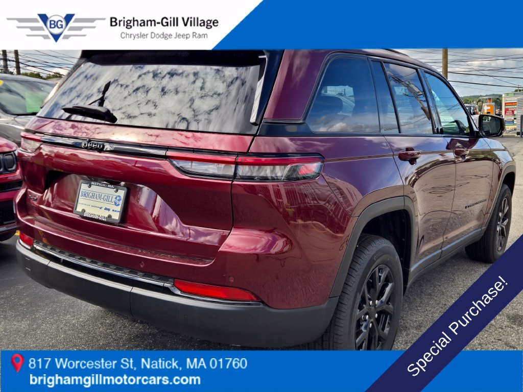 Used 2025 Jeep Grand Cherokee Altitude AWD/4WD image 7
