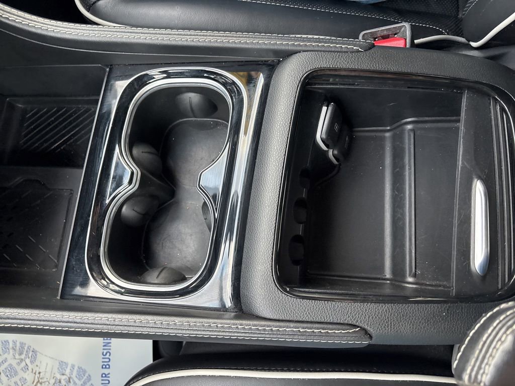 Used 2025 Chrysler Pacifica Limited image 38