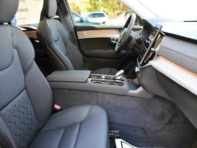 New 2026 Volvo XC90 B5 Core w/ Protection Package Premier image 30