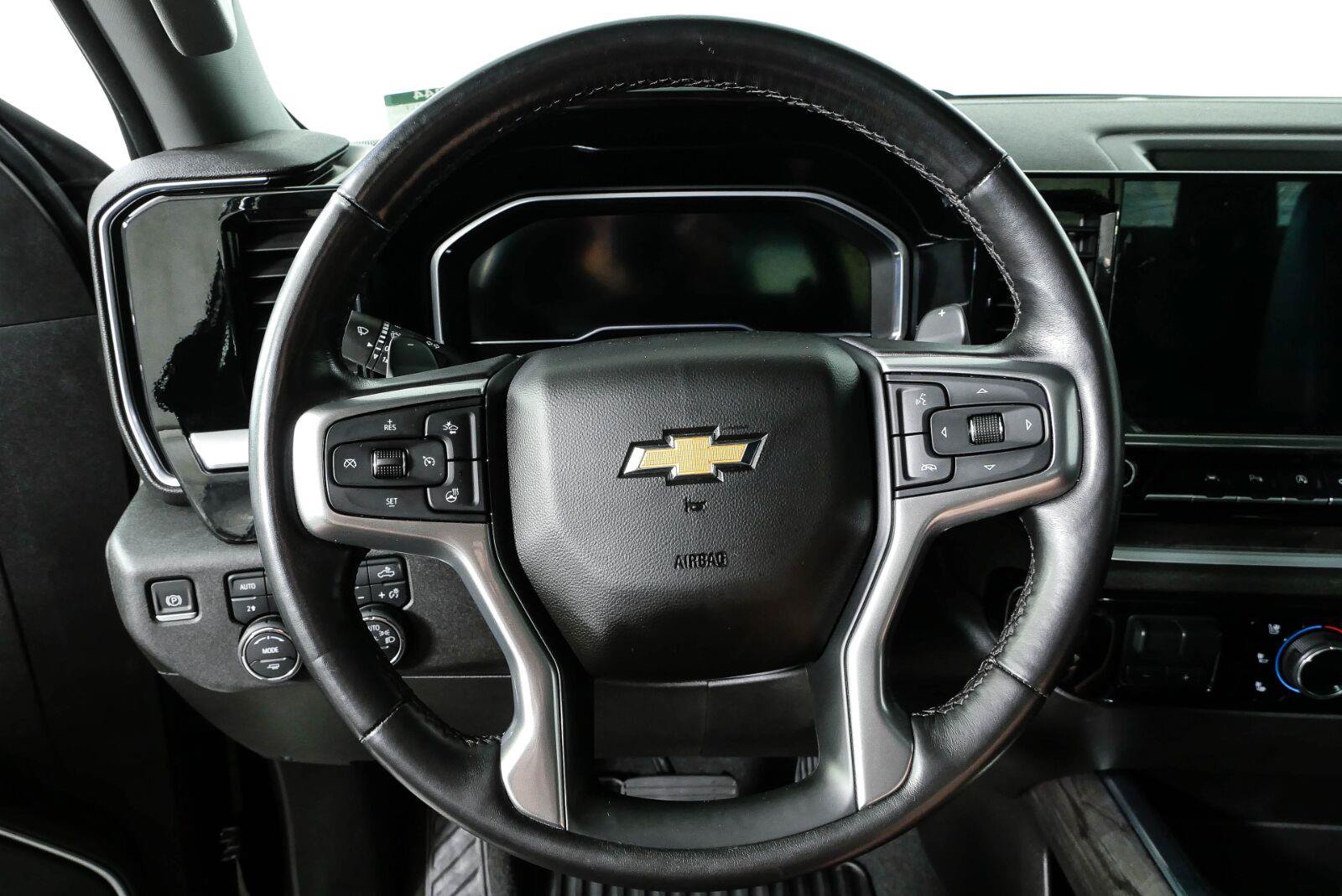 Used 2022 Chevrolet Silverado 1500 LTZ w/ LTZ Convenience Package II AWD/4WD image 10