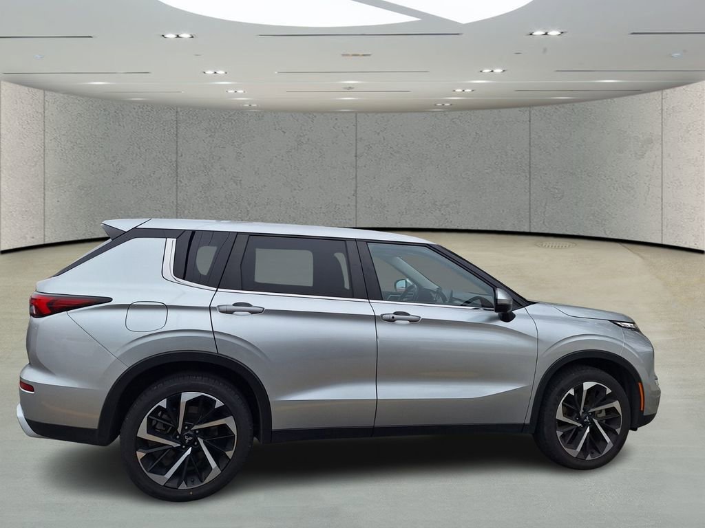 Used 2024 Mitsubishi Outlander SE Black Edition image 5