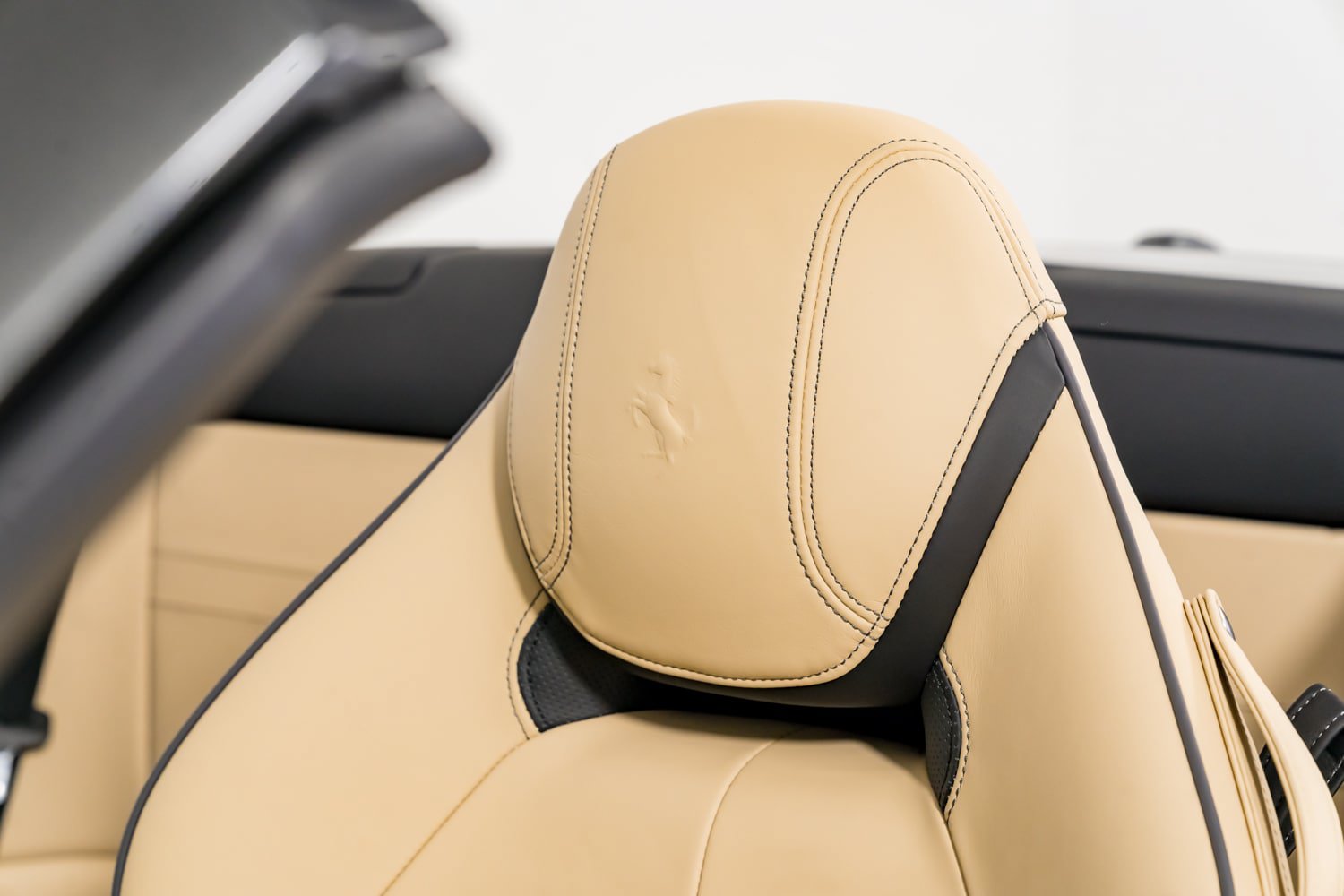 Used 2015 Ferrari California T RWD image 35