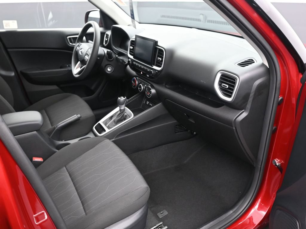 Certified 2025 Hyundai Venue SE image 10