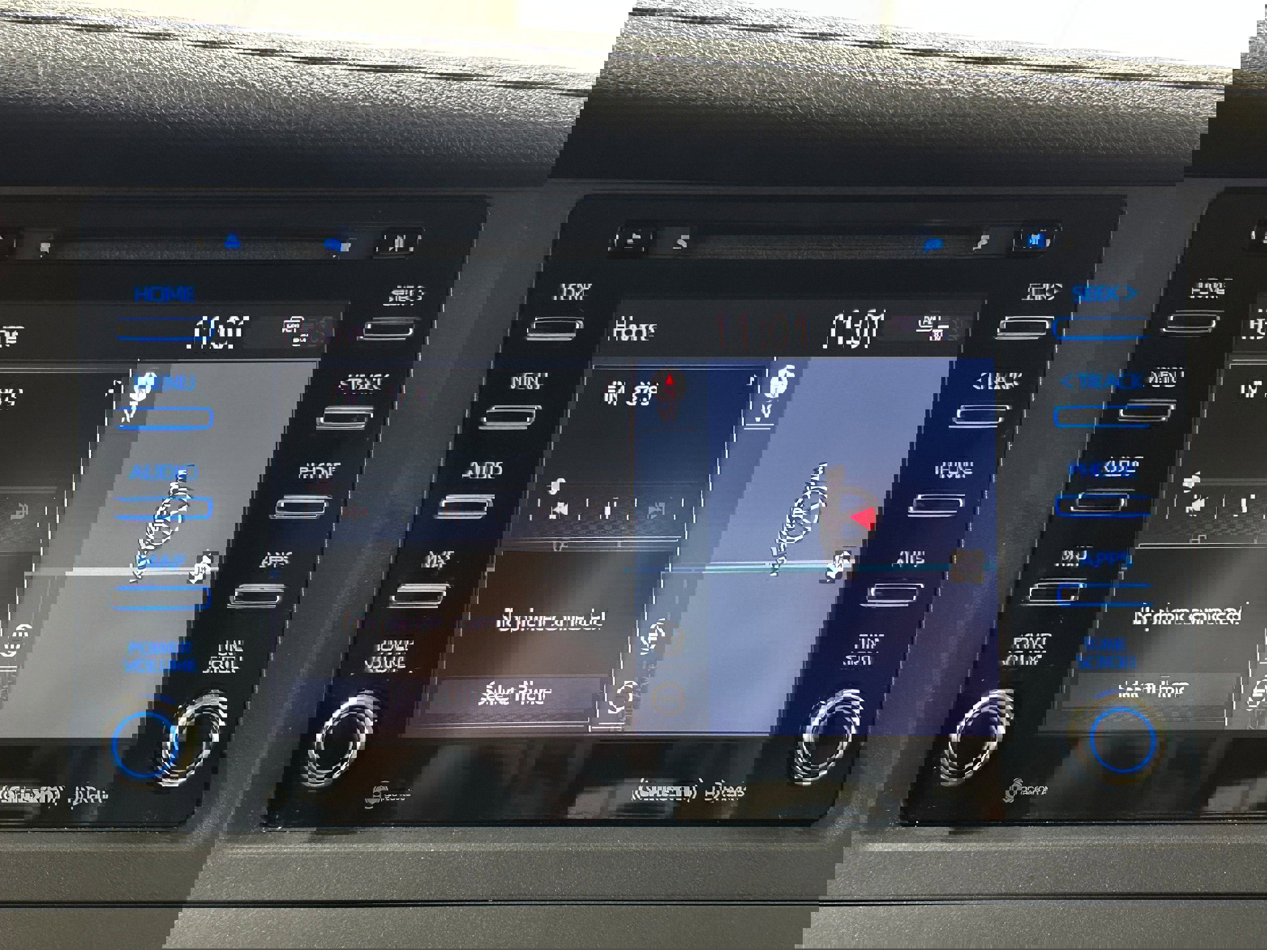 Used 2020 Toyota Sienna XLE w/ XLE Navigation Package image 5