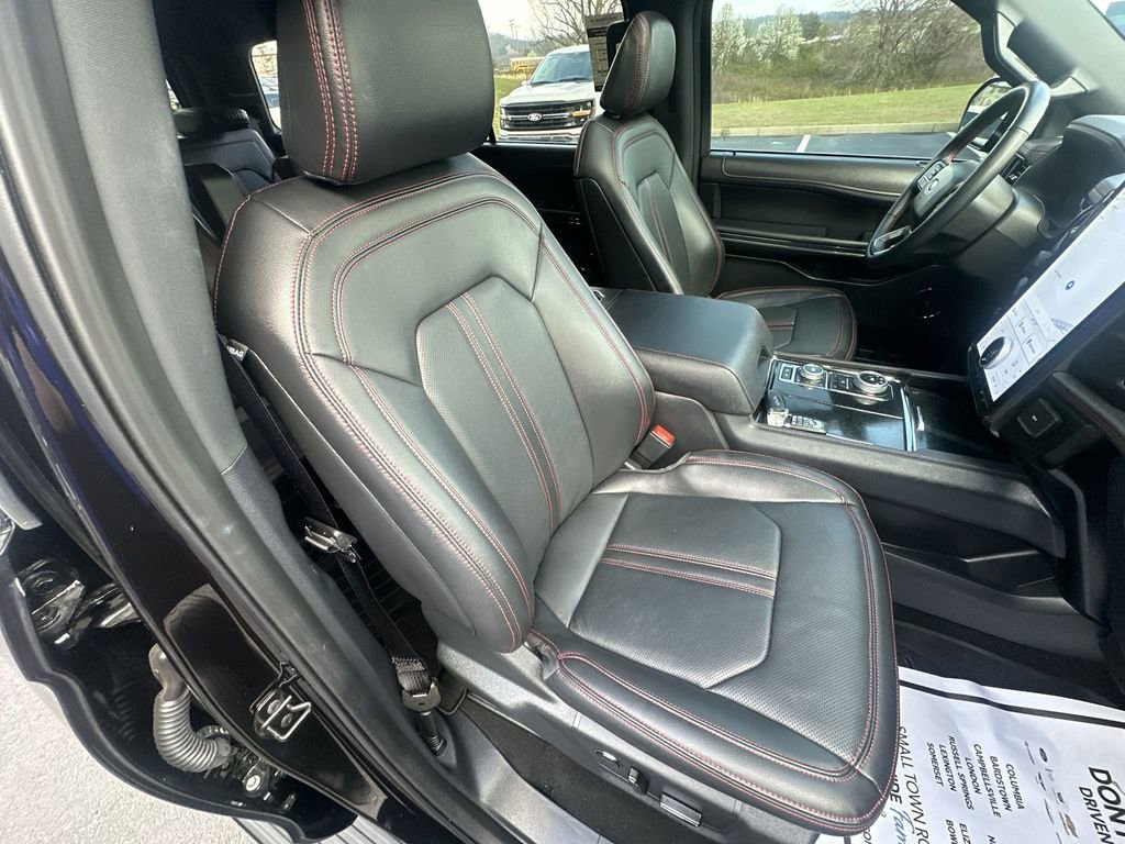 Used 2024 Ford Expedition Limited image 32