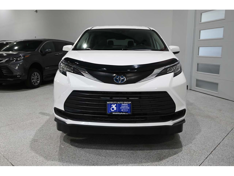 Used 2022 Toyota Sienna LE AWD/4WD image 4