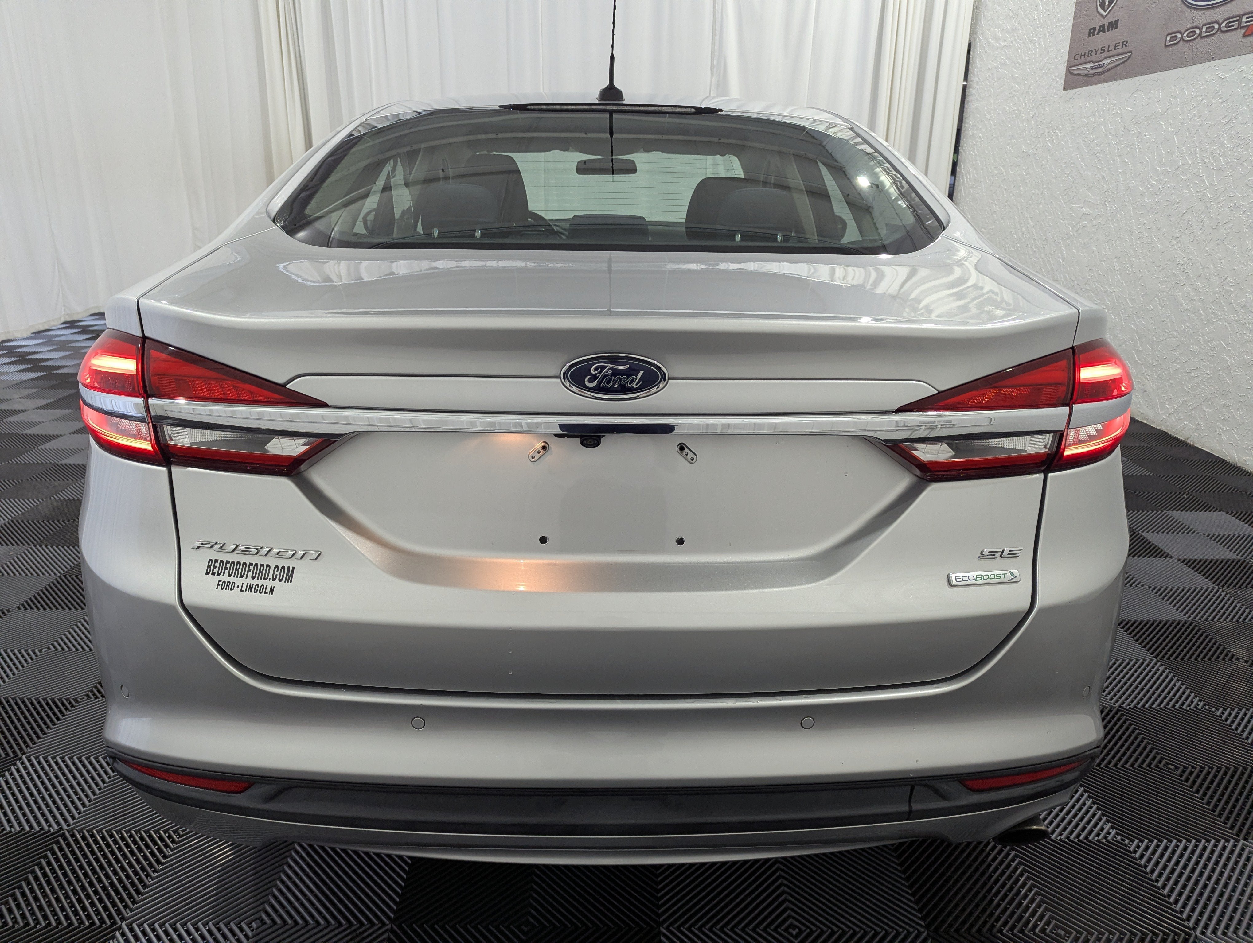 Used 2017 Ford Fusion SE w/ Fusion SE Technology Package FWD image 8