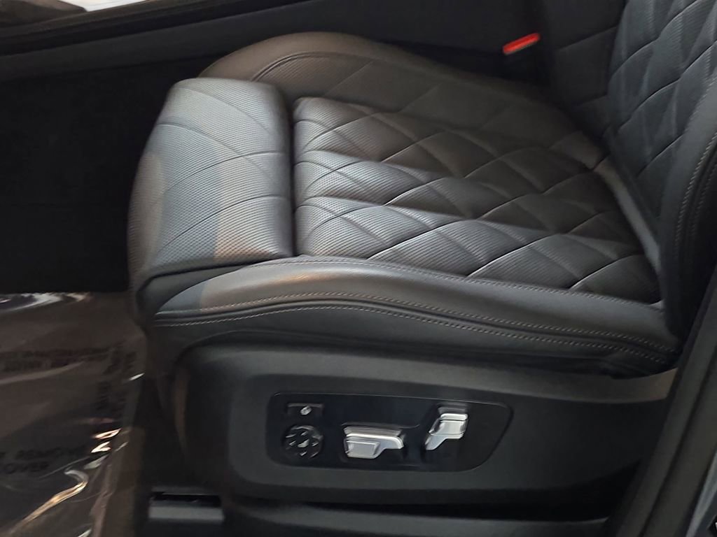 Used 2024 BMW X7 xDrive40i image 31
