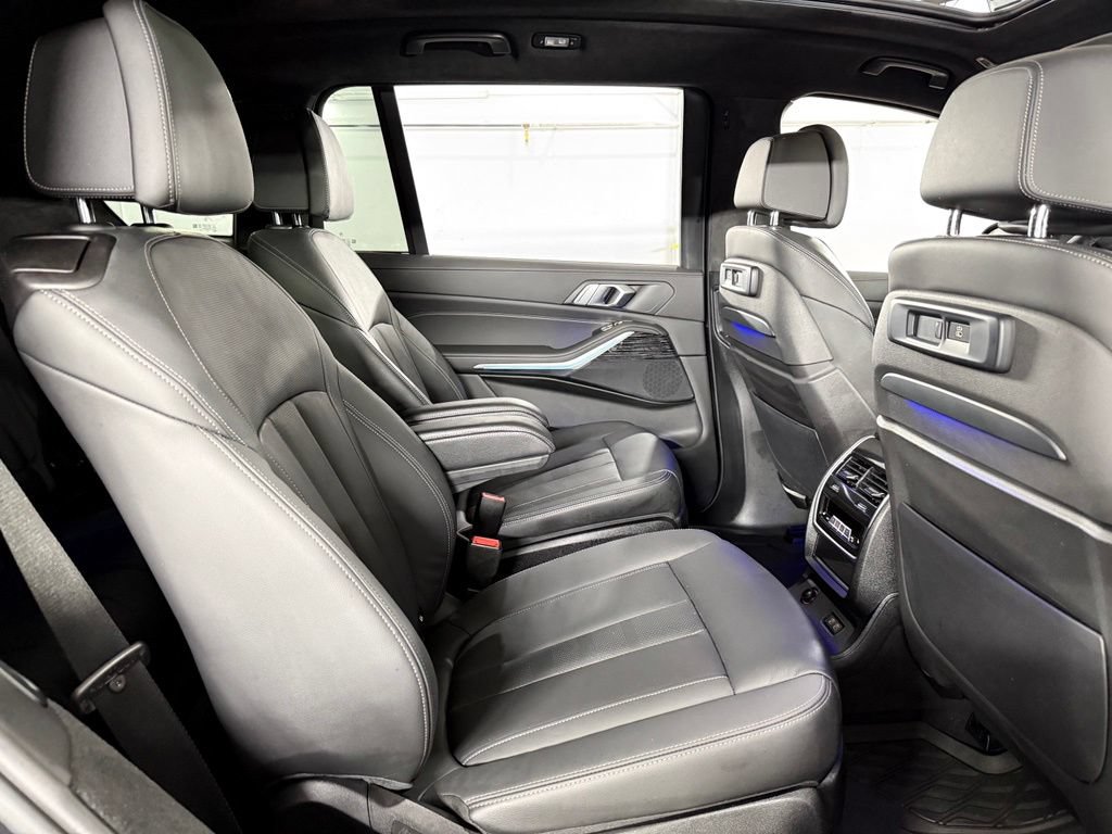 Used 2022 BMW X7 xDrive40i w/ M Sport Package AWD/4WD image 27