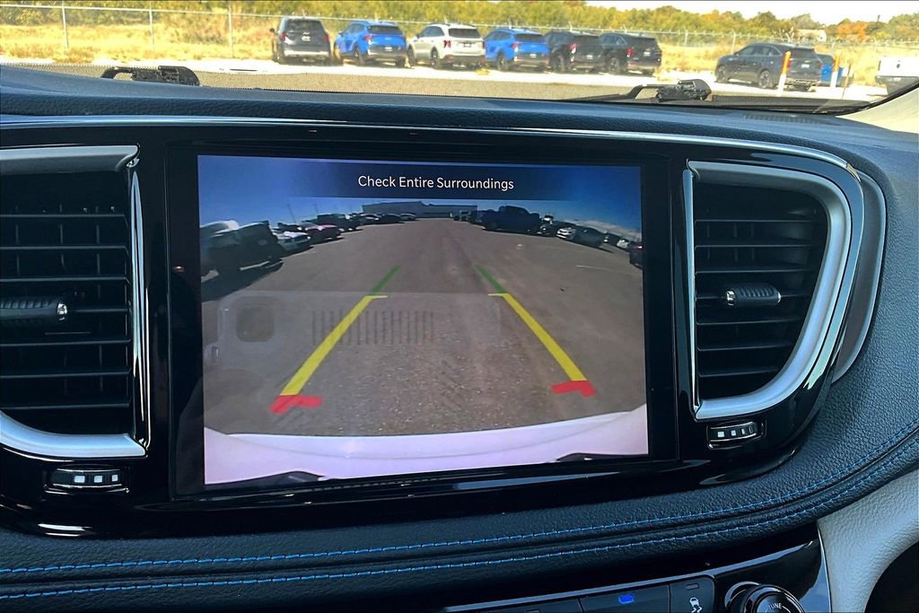 Used 2021 Chrysler Pacifica Touring-L image 30