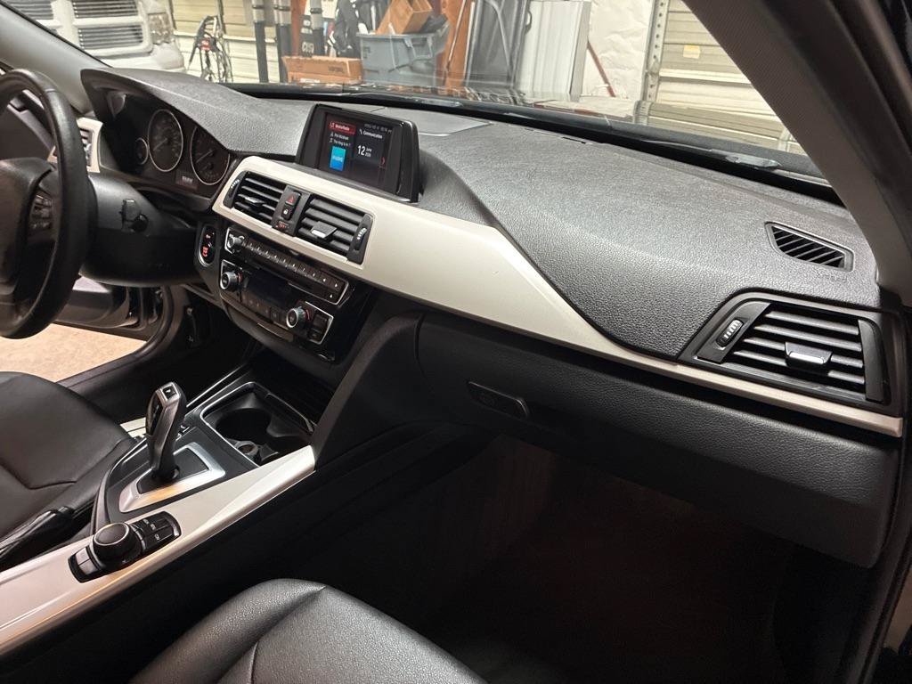 Used 2018 BMW 320i Sedan RWD image 29