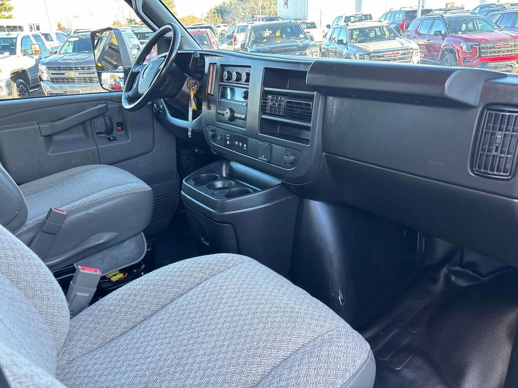 Used 2022 GMC Savana 3500 w/ Power Convenience Package image 10