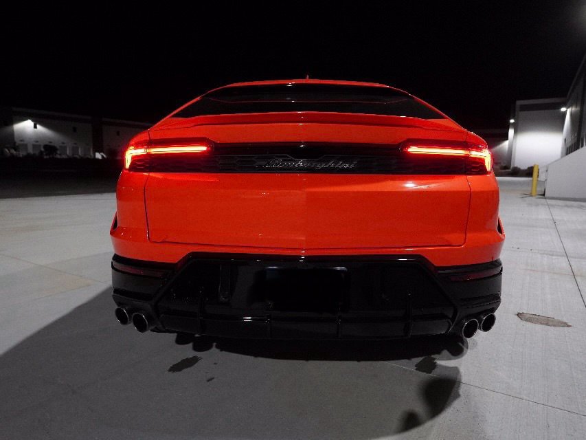 Used 2025 Lamborghini Urus SE AWD/4WD image 11