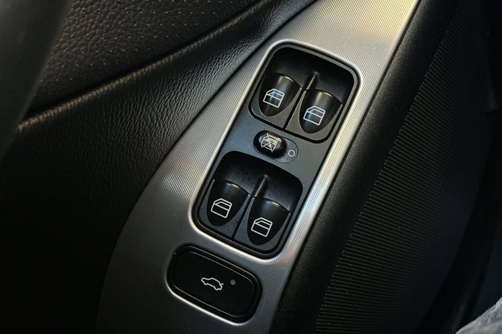 Used 2006 Mercedes-Benz C 230 Sedan image 12