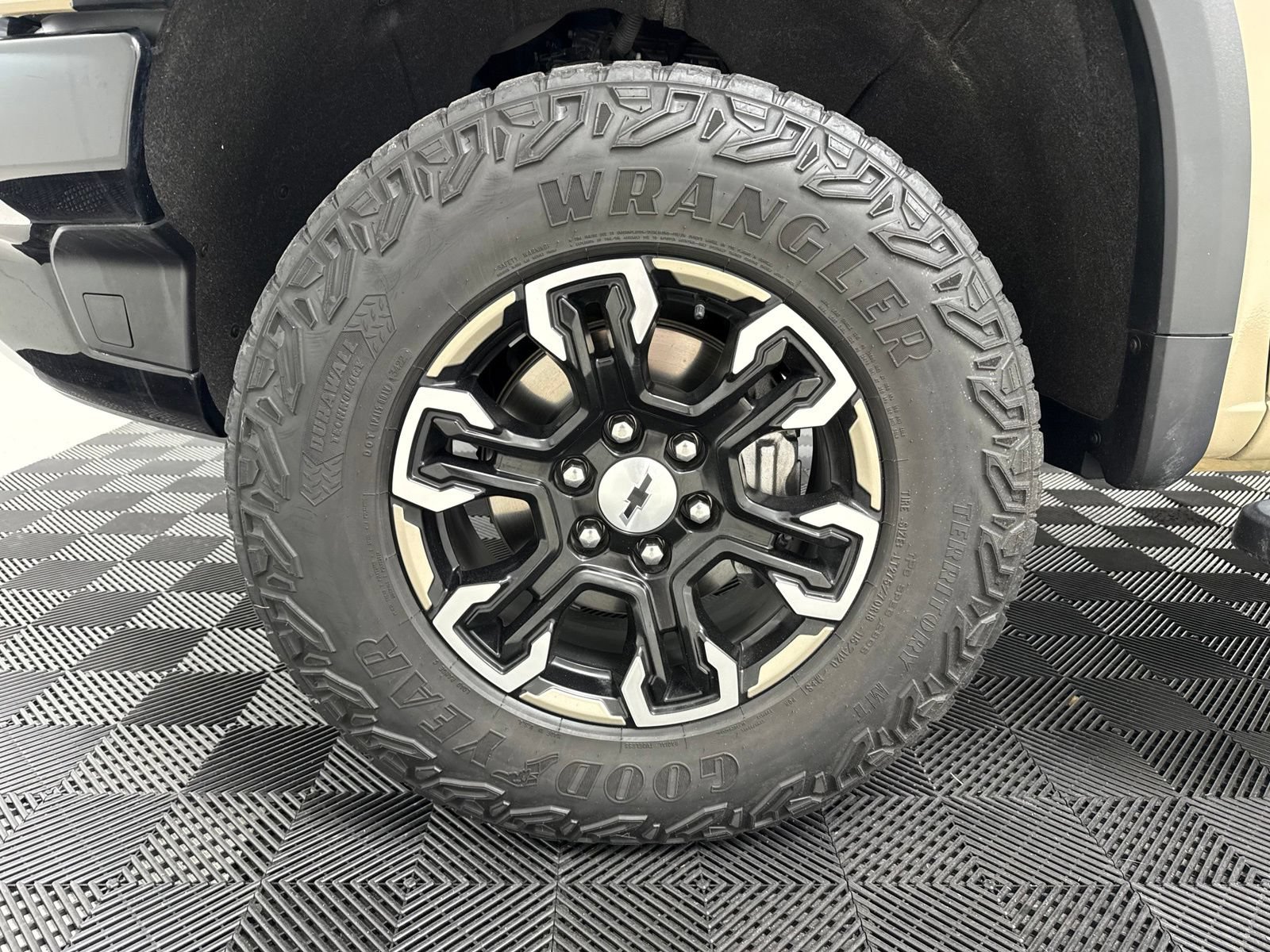 Used 2023 Chevrolet Silverado 1500 ZR2 AWD/4WD image 11