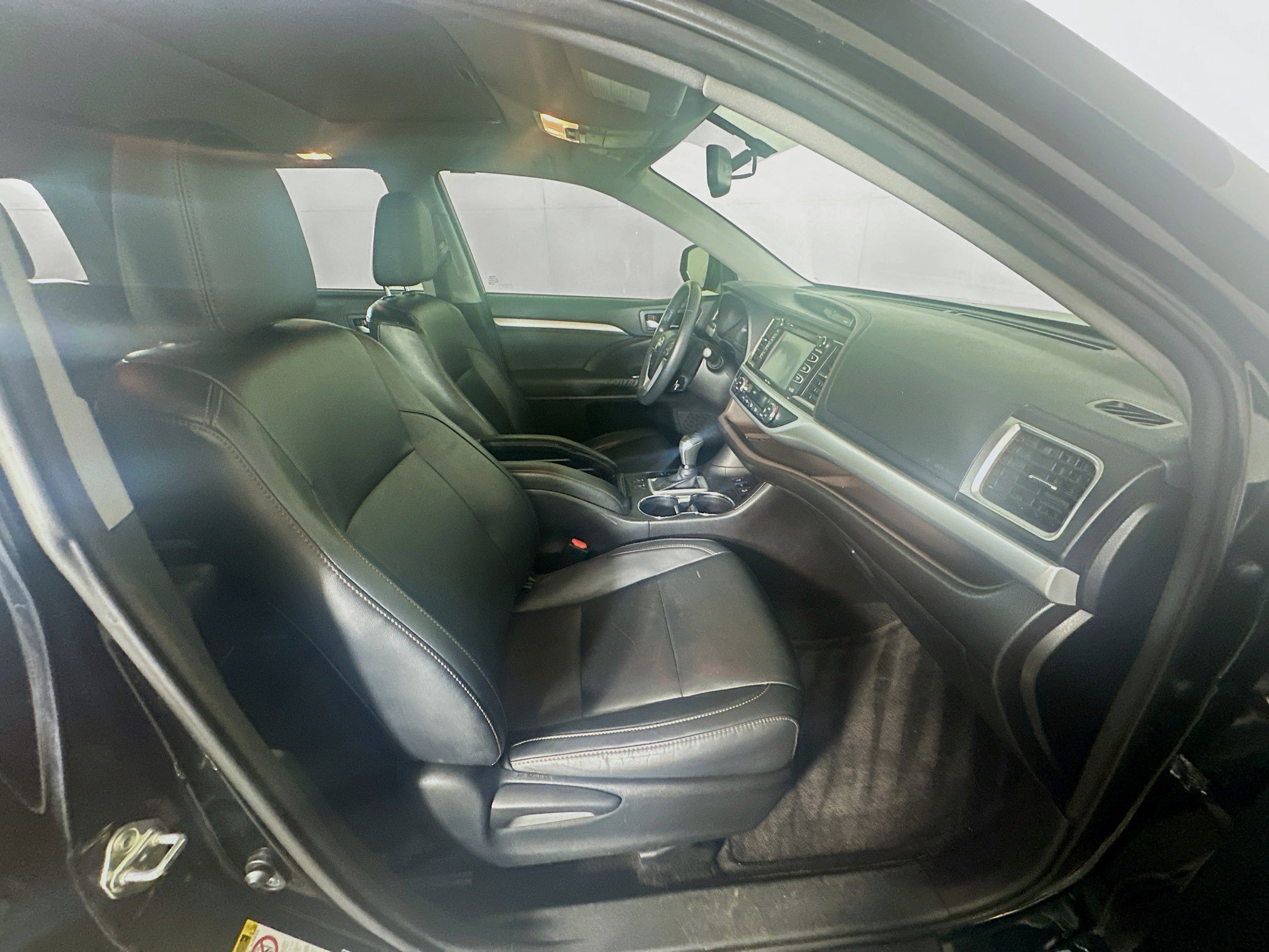 Used 2015 Toyota Highlander XLE image 34