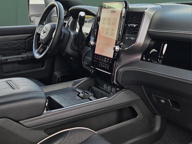 New 2025 RAM 3500 Limited AWD/4WD image 9