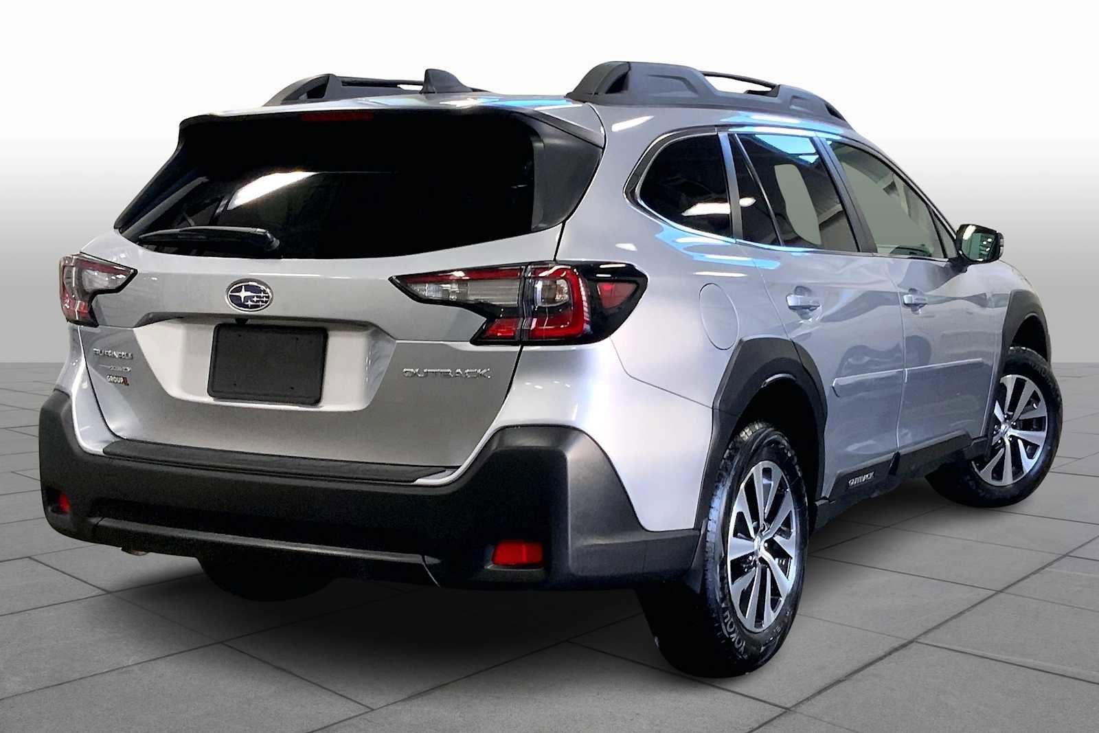 Certified 2025 Subaru Outback Premium image 12