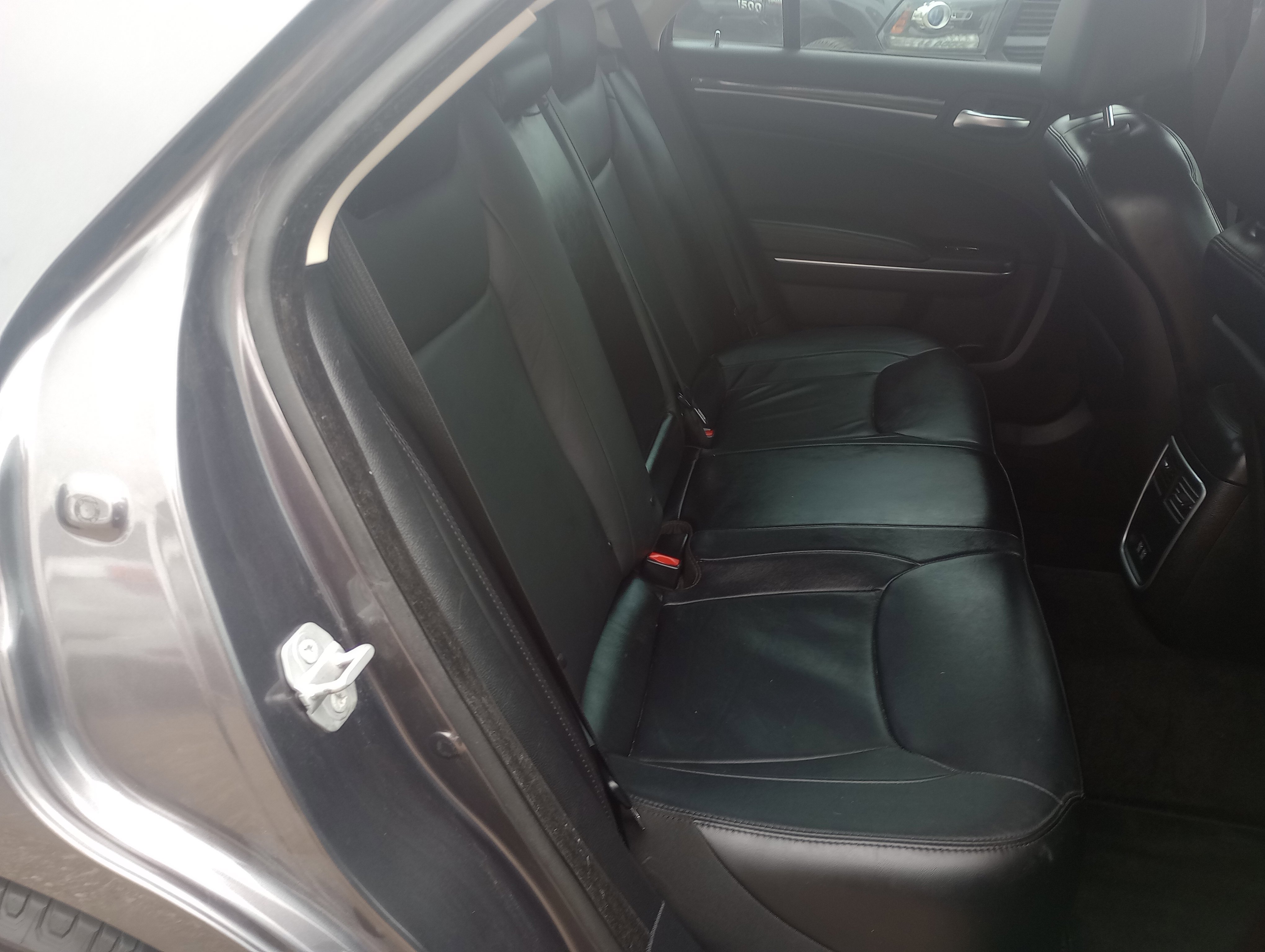 Used 2015 Chrysler 300 Limited image 12