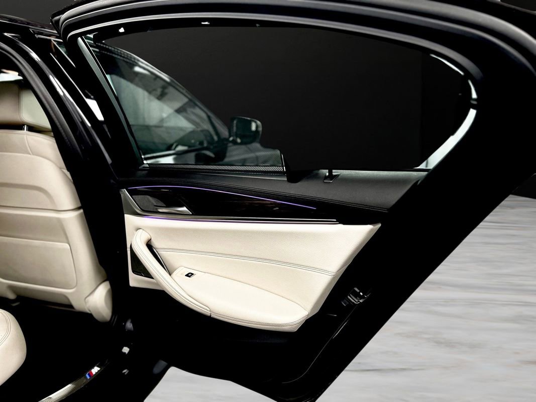 Used 2018 BMW M550i xDrive image 43