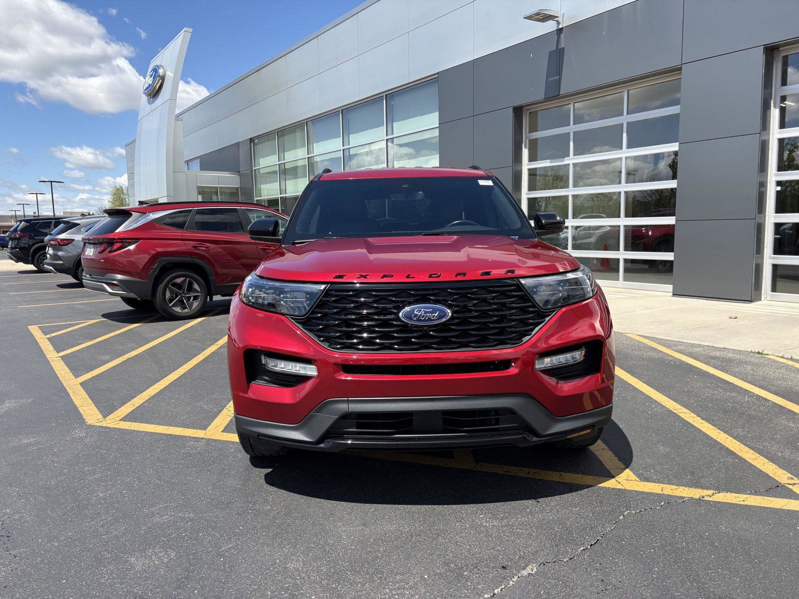 Certified 2023 Ford Explorer ST-Line w/ Class IV Trailer Tow Package AWD/4WD image 2